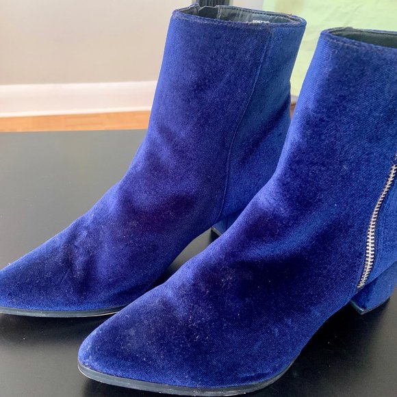 STEVE MADDEN Blue Velvet Heels - Picture 2 of 5